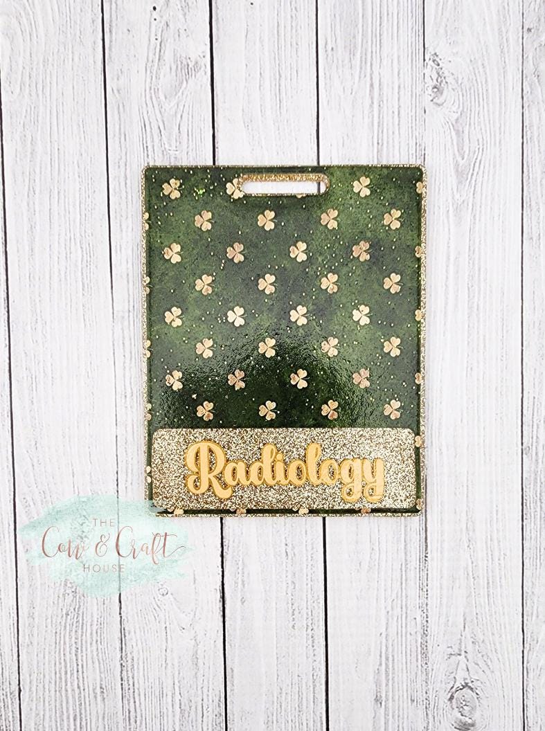 St Patrick Badge Buddy – Mustard Yellow with Gold Outline – Glitter Gold Background & Green Vinyl Clovers – Custom Name or Title Insert